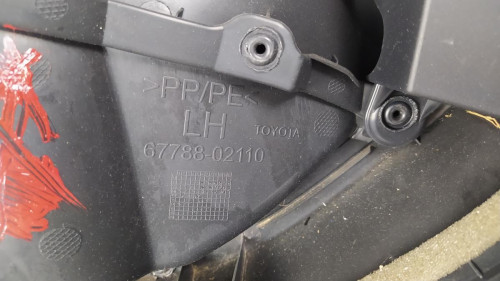 GUARNECIDO PUERTA TRASERA IZQUIERDA TOYOTA AURIS (E18) 