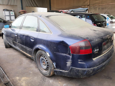 AUDI A6 BERLINA (4B2)