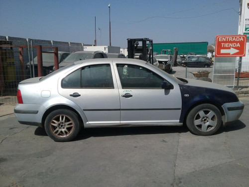  VOLKSWAGEN BORA BERLINA (1J2)(1998) 