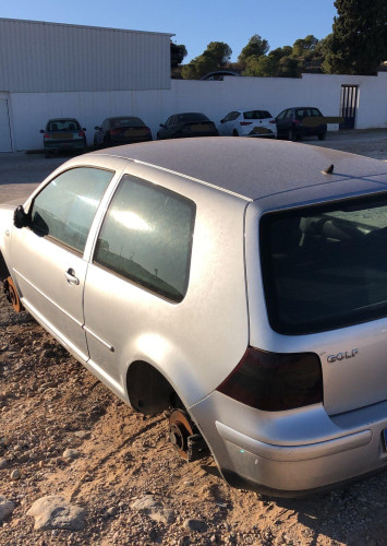 VOLKSWAGEN GOLF IV BERLINA (1J1)(10.1997) — vehículo donante para recambios 