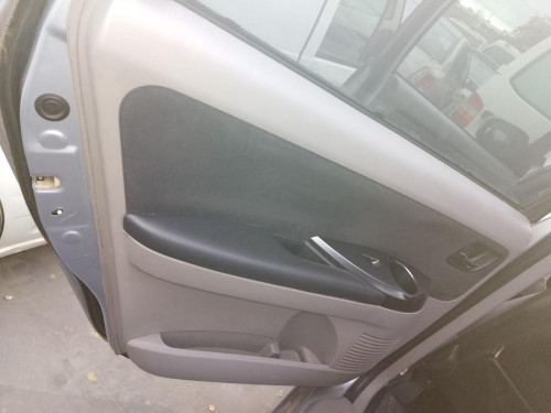 GUARNECIDO PUERTA TRASERA IZQUIERDA Mitsubishi GRANDIS (NA0W) 
