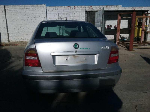  SKODA OCTAVIA BERLINA (1U2) 