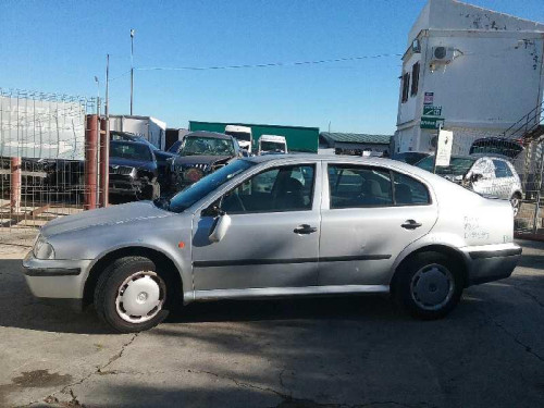  SKODA OCTAVIA BERLINA (1U2) 