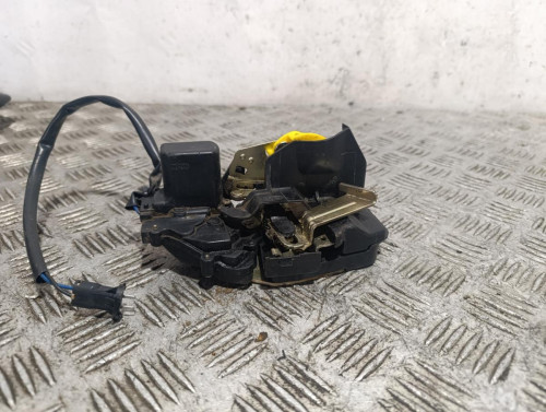  CERRADURA PUERTA TRASERA IZQUIERDA 