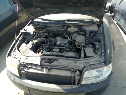  AUDI A6 BERLINA (4B2) 