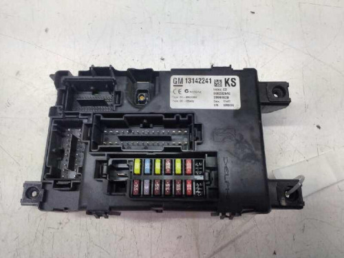  CAJA RELES / FUSIBLES OPEL CORSA D 