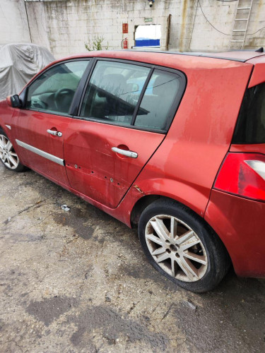 RENAULT MEGANE II BERLINA 5P — vehículo donante para recambios 