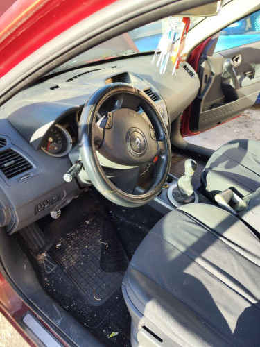 RENAULT MEGANE II BERLINA 5P — vehículo donante para recambios 