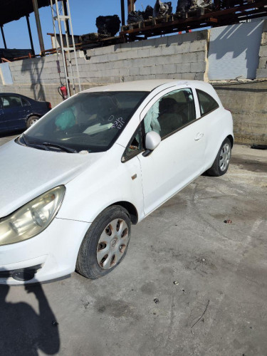 OPEL CORSA D — vehículo donante para recambios 
