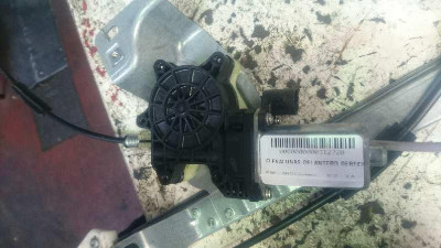 ELEVALUNAS DELANTERO DERECHO