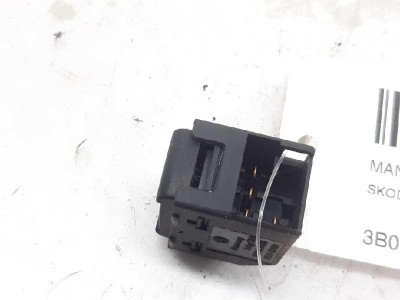 MANDO ELEVALUNAS TRASERO DERECHO, SKODA, OCTAVIA BERLINA (1U2)