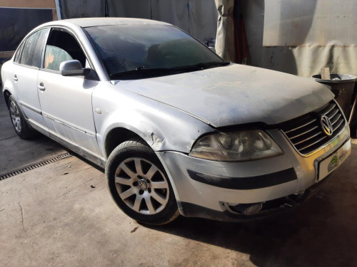  VOLKSWAGEN PASSAT BERLINA (3B3) 