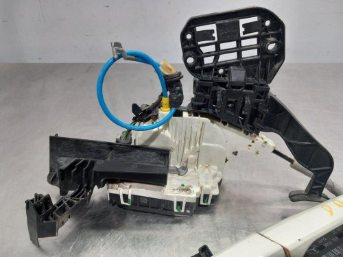  CERRADURA PUERTA DELANTERA DERECHA Mercedes-Benz CLASE B (BM 246) 