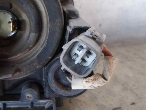 FARO IZQUIERDO Toyota AVENSIS BERLINA (T25) 