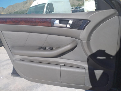  AUDI A6 BERLINA (4B2) 