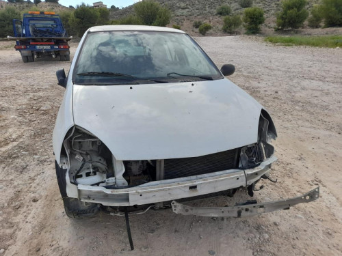 RENAULT CLIO II FASE II (B/CB0) — vehículo donante para recambios 