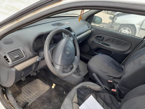RENAULT CLIO II FASE II (B/CB0) — vehículo donante para recambios 