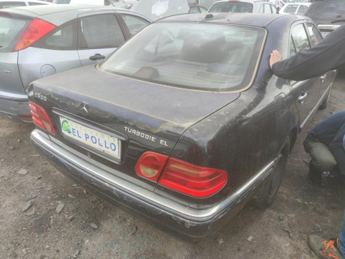  MERCEDES-BENZ CLASE E (BM 210) BERLINA 