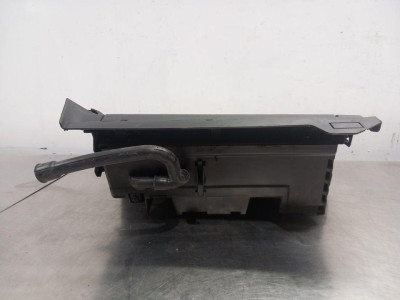 GUANTERA, VOLKSWAGEN, GOLF VI (5K1)(10.2008)