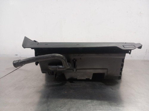  GUANTERA VOLKSWAGEN GOLF VI (5K1)(10.2008) 