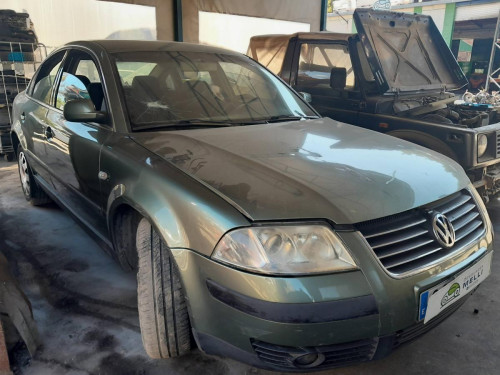  VOLKSWAGEN PASSAT BERLINA (3B3) 