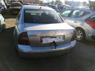 VOLKSWAGEN PASSAT BERLINA (3B3)