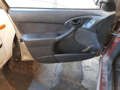  FORD FOCUS BERLINA (CAK) 
