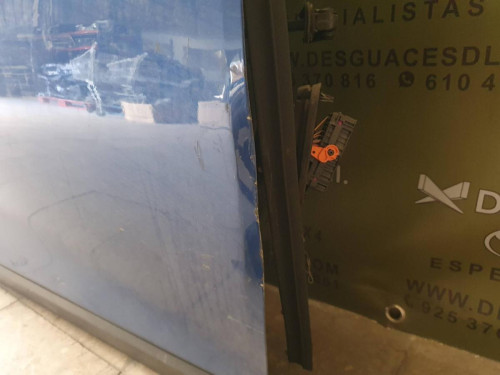 PUERTA DELANTERA DERECHA 
