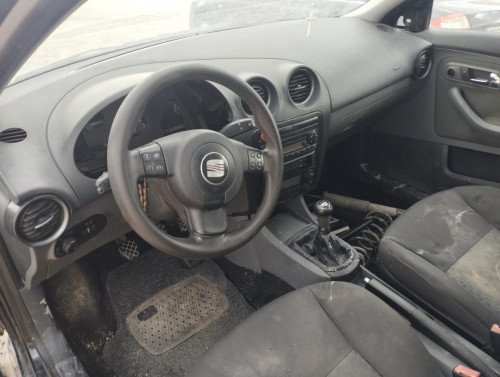 SEAT IBIZA (6L1) — vehículo donante para recambios 
