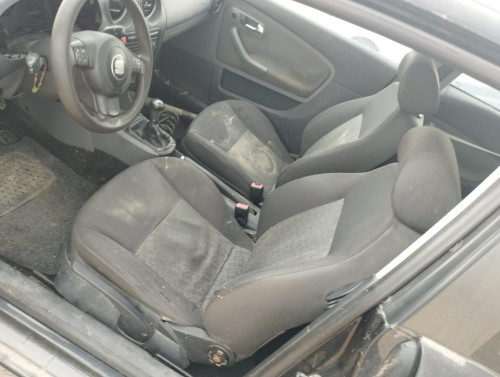 SEAT IBIZA (6L1) — vehículo donante para recambios 