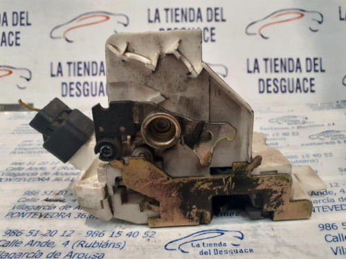  CERRADURA PUERTA TRASERA DERECHA 