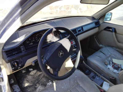 MERCEDES-BENZ CLASE 124 (BM 124) BERLINA