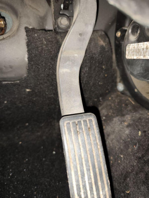 PEDAL ACELERADOR