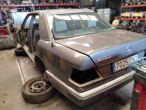  MERCEDES-BENZ CLASE 124 (BM 124) BERLINA 