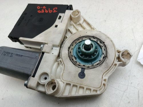 MOTOR ELEVALUNAS DELANTERO DERECHO Seat LEON (1P1) 