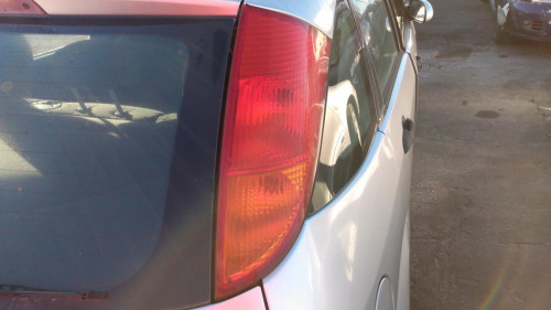  FORD FOCUS BERLINA (CAK) 