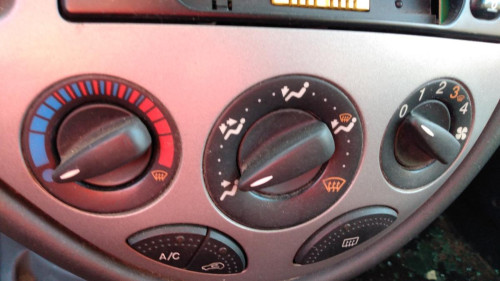  FORD FOCUS BERLINA (CAK) 