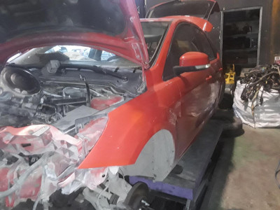 FORD FOCUS BERLINA (CB4)