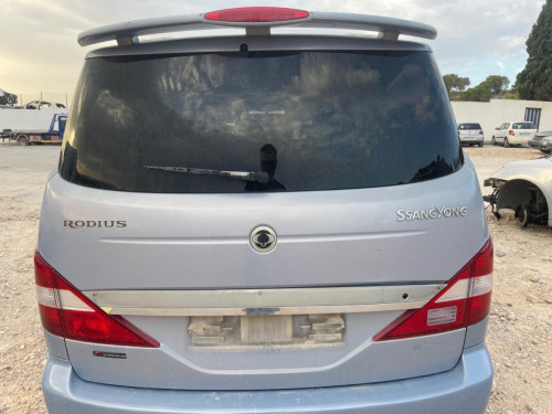 PORTON TRASERO Ssangyong RODIUS 