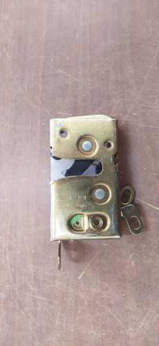 CERRADURA PUERTA DELANTERA IZQUIERDA 