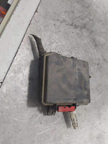CAJA RELES / FUSIBLES RENAULT LAGUNA III BERLINA 