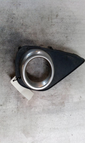 MOLDURA ANTINIEBLA DERECHA TOYOTA YARIS (P13) 