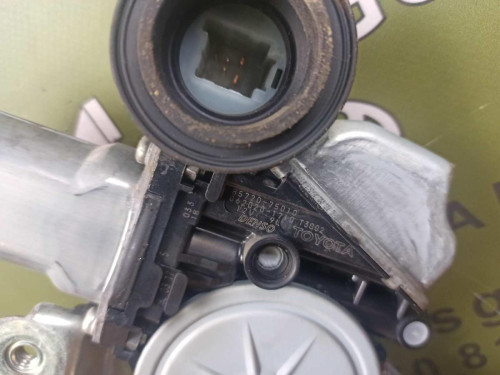 ELEVALUNAS DELANTERO IZQUIERDO TOYOTA LAND CRUISER (J15) 