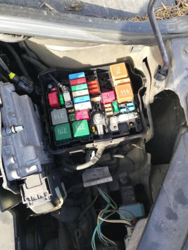 CAJA RELES / FUSIBLES CITROEN C3 