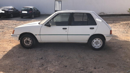 PEUGEOT 205 BERLINA — vehículo donante para recambios 