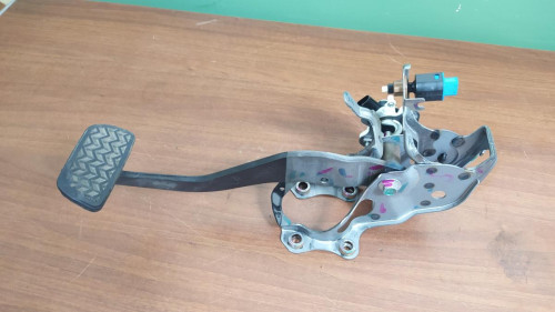 PEDAL FRENO Toyota YARIS (P13) 