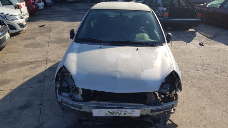 Renault Clio II Fase I (B/CB0)(1998->) SIN IDENTIFICAR
