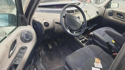 RENAULT ESPACE IV (JK0) — vehículo donante para recambios 