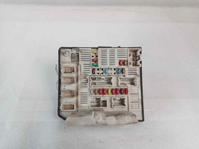 CAJA RELES / FUSIBLES