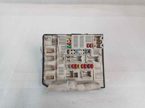  CAJA RELES / FUSIBLES 